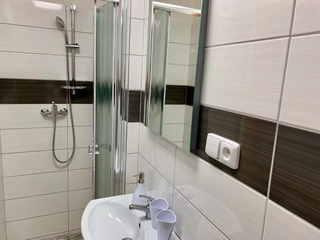 Łazienka w obiekcie Mikulov - Inn - hotel s vinným sklepem Venuše