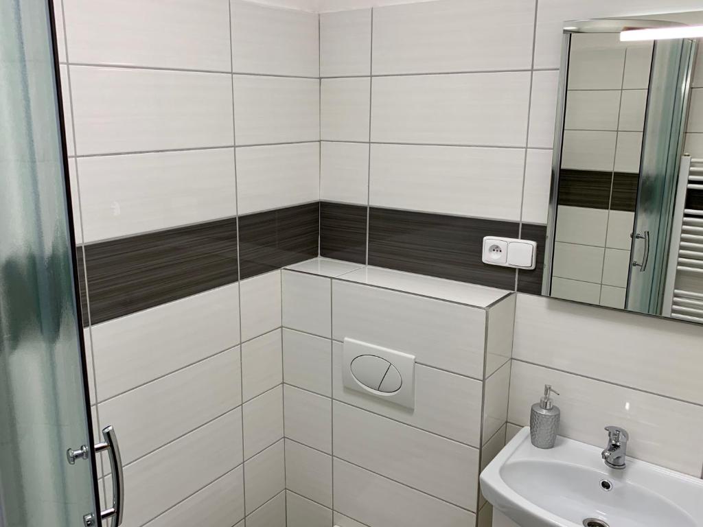 Łazienka w obiekcie Mikulov - Inn - hotel s vinným sklepem Venuše