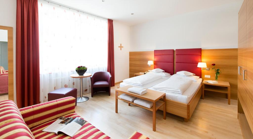 Postel nebo postele na pokoji v ubytování Hotel Kolping