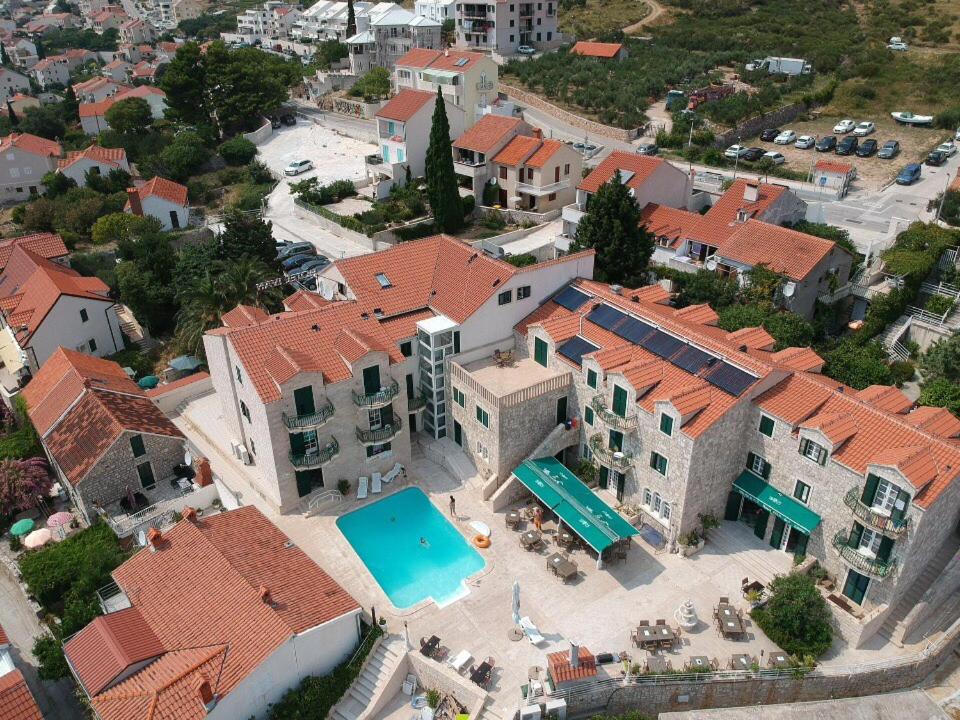 Bazén v ubytování Hotel Ivan Dujmović Dvori nebo v jeho okolí