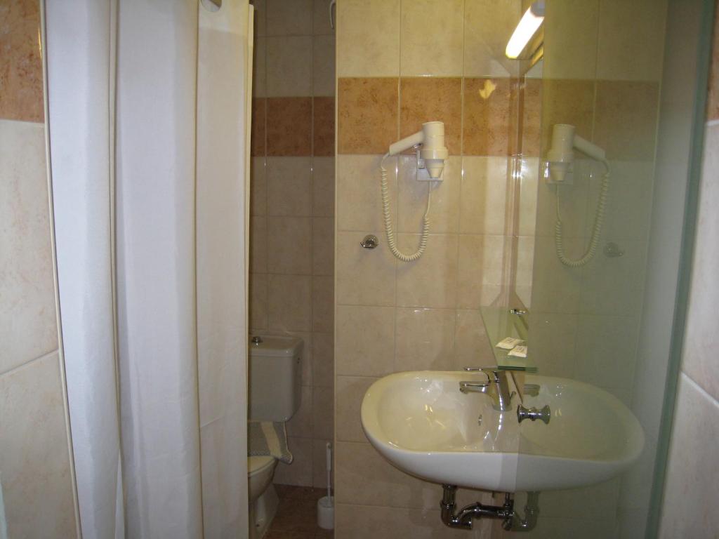 Koupelna v ubytování Nafsika Hotel