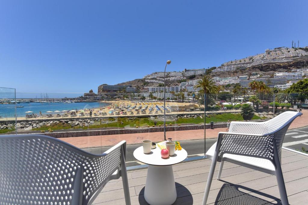 BeachFront Suites Morea Puerto Rico by VillaGranCanaria - Apartamento Con Terraza