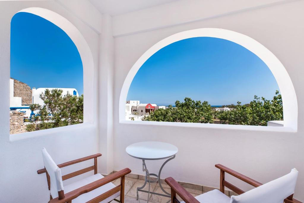 Balkón nebo terasa v ubytování LavaRock Santorini