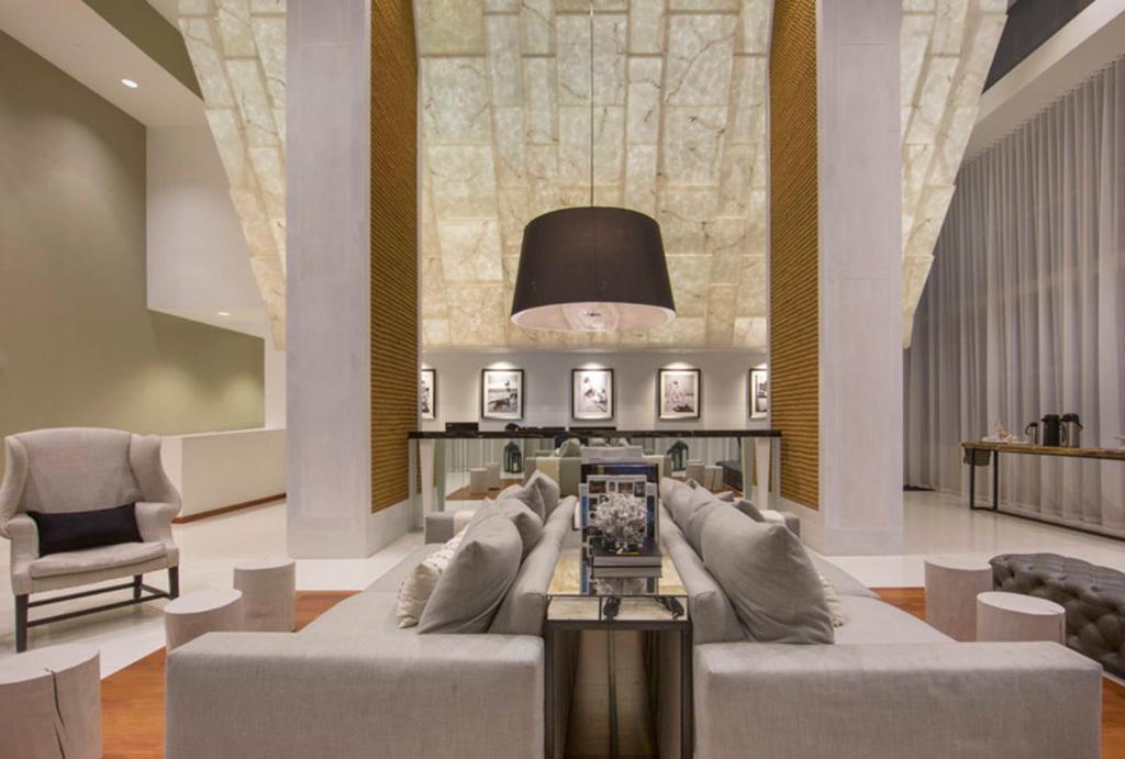 Uma área de estar em Monte Carlo Miami Beach