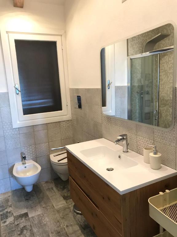 A bathroom at Villa nel villaggio Costa Caddu San Teodoro