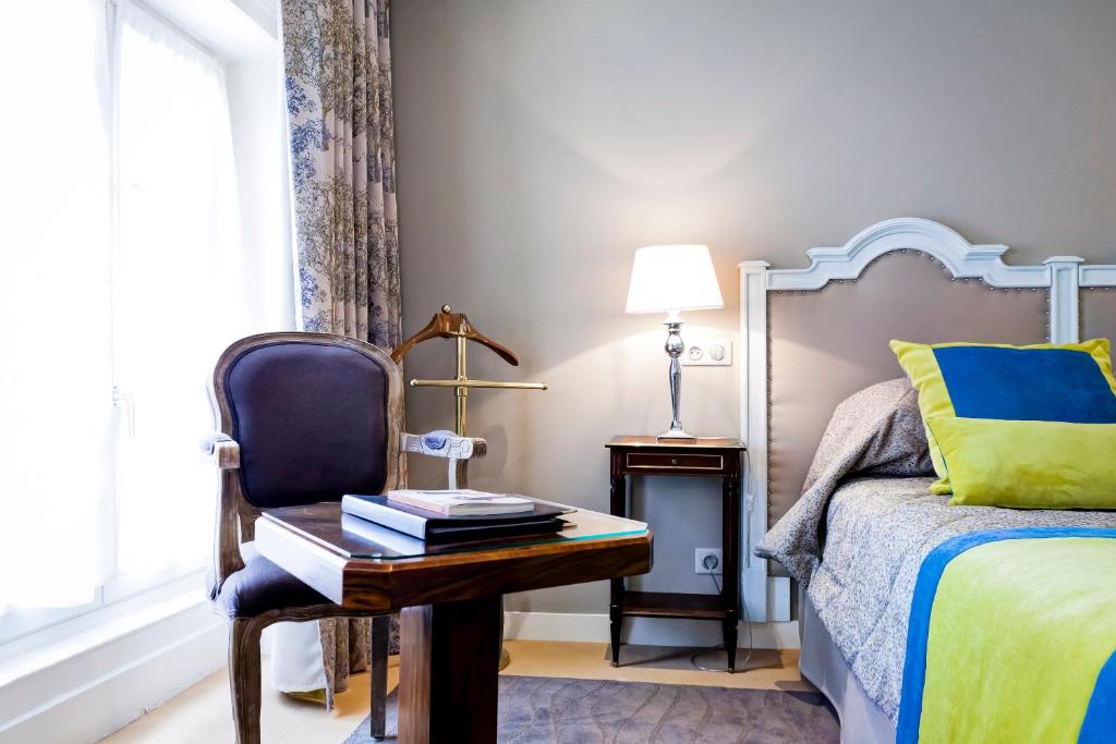 Postel nebo postele na pokoji v ubytování Grand Hotel des Terreaux