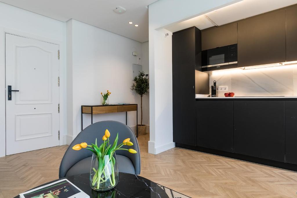 Feelathome Waldorf Suites Apartments - 18