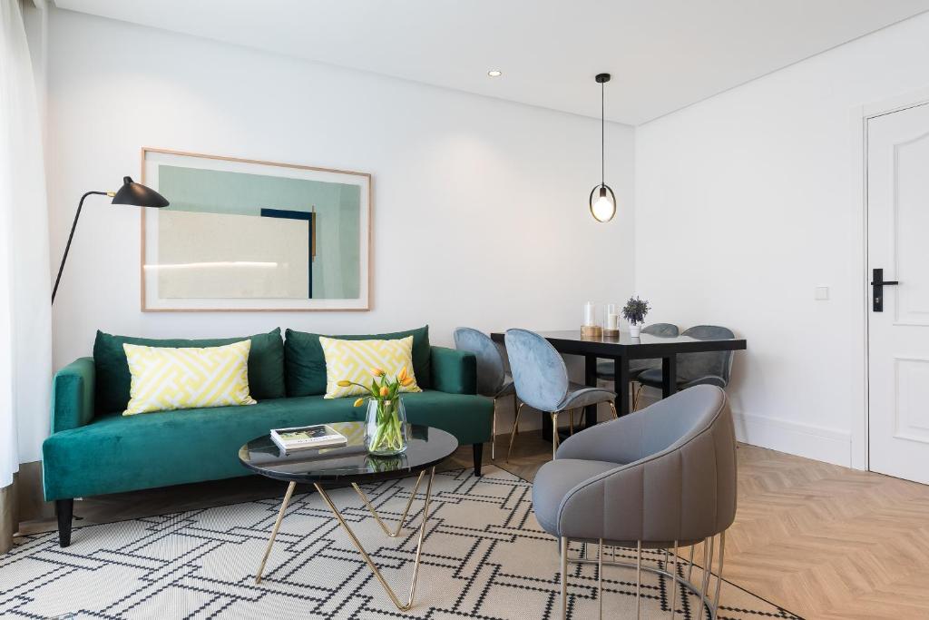 Feelathome Waldorf Suites Apartments - 19