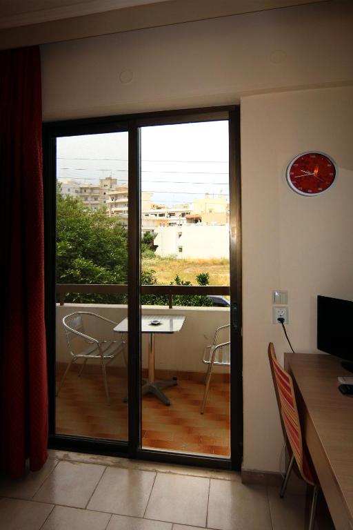 Philoxenia Hotel & Studios - 7