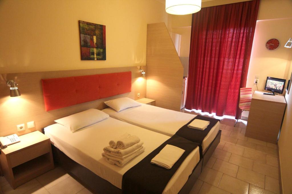 Philoxenia Hotel & Studios - 1