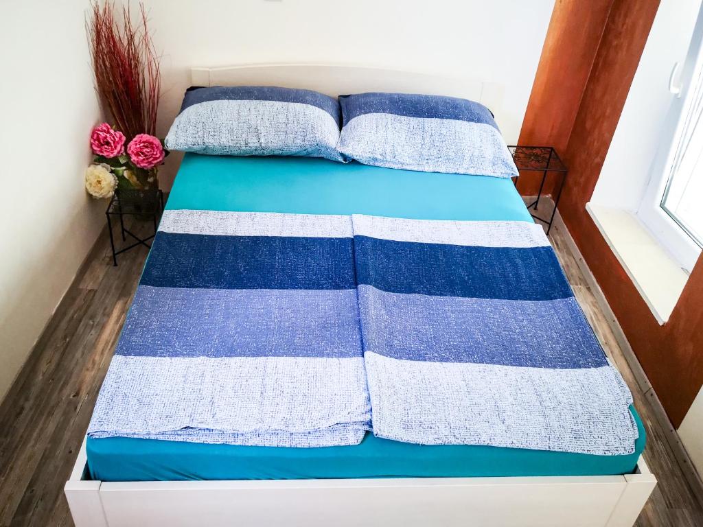Posteľ alebo postele v izbe v ubytovaní Munroe Apartment
