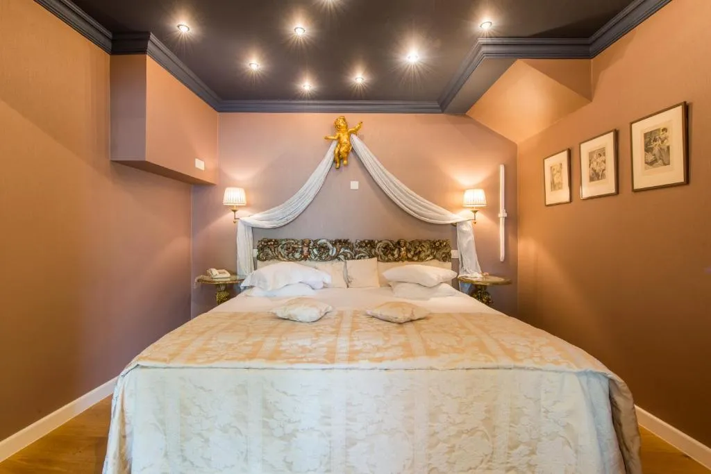 Junior Suite with Canal View