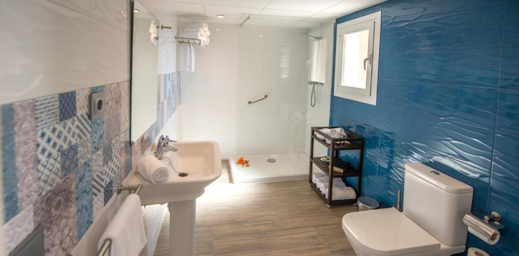 Ванная комната в Aparthotel Ona Aucanada