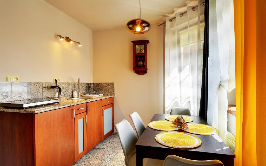 Kuchyň nebo kuchyňský kout v ubytování Apartamenty Sun & Ski Willa Nadrzeczna 2B centrum
