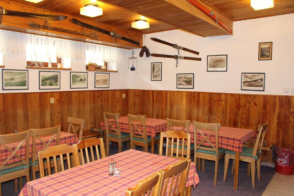 Restauracja lub miejsce do jedzenia w obiekcie Pension Horske Zatisi