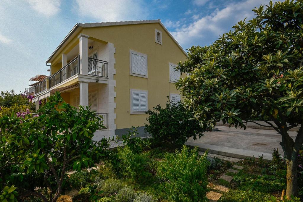 Budova, v ktorej sa apartmán nachádza