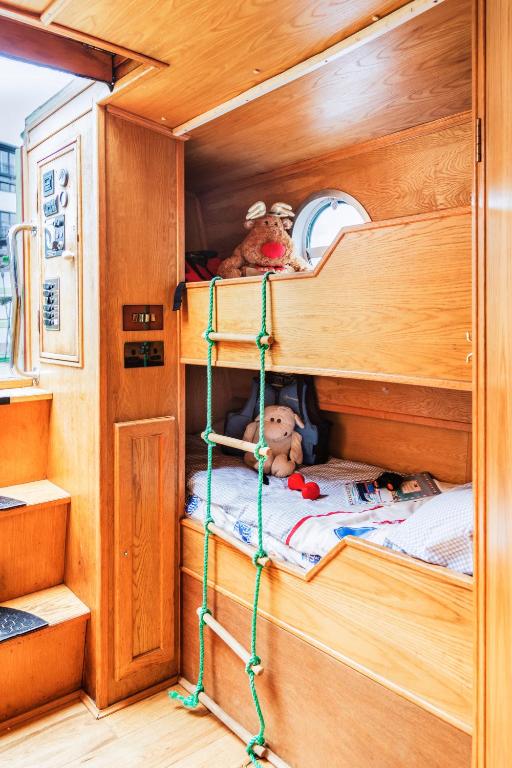 Palanda nebo palandy na pokoji v ubytování Edinburgh - Houseboats