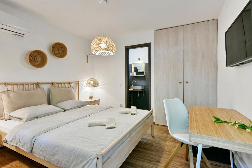 Postel nebo postele na pokoji v ubytování Pikarin rooms B&B