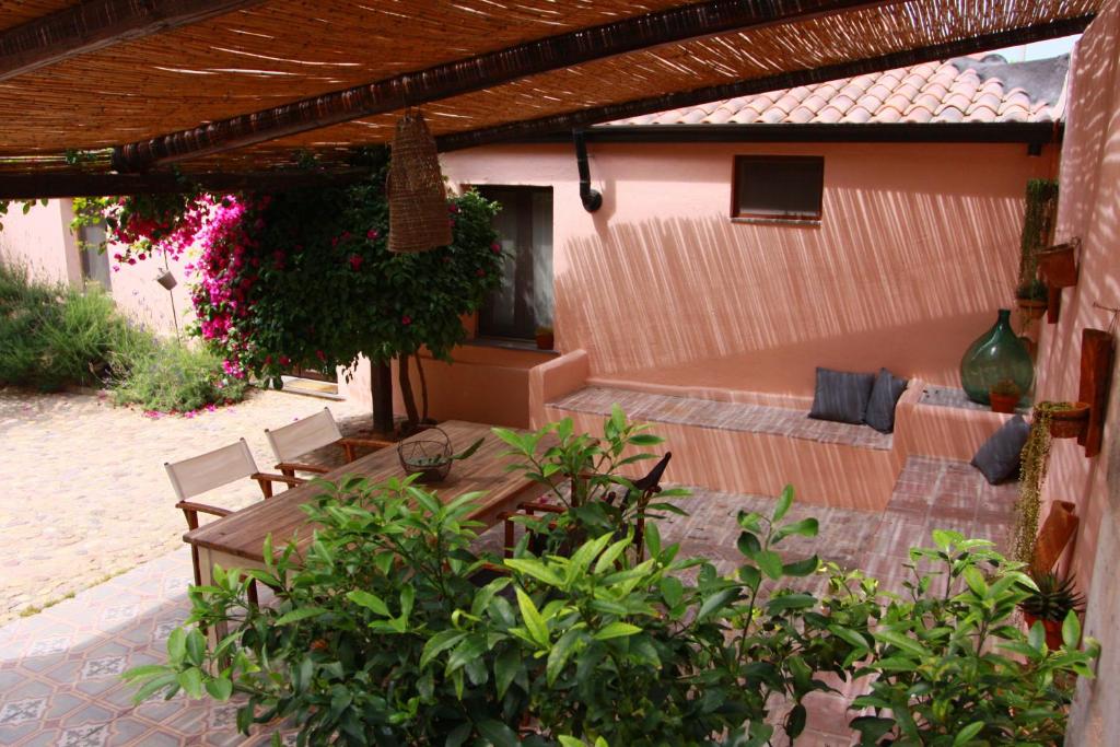 Zahrada ubytování Is Scabas Guestrooms