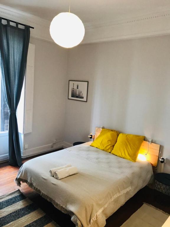 A bed or beds in a room at Kasa Usandizaga