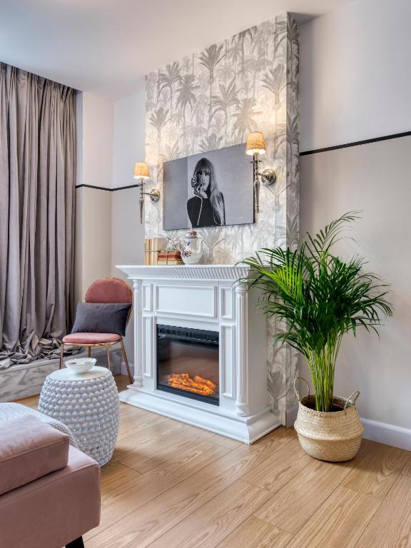 a living room with a fireplace with a mirror at The Pinnacle Athens in Athens