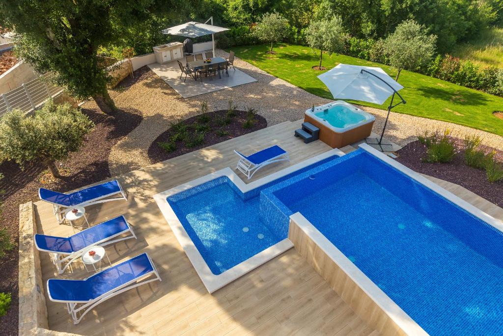 Bazén v ubytování Villa Roko nebo v jeho okolí