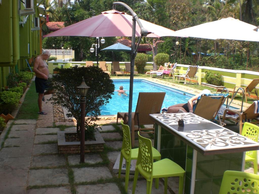 Бассейн в A's Holiday Beach Resort или поблизости