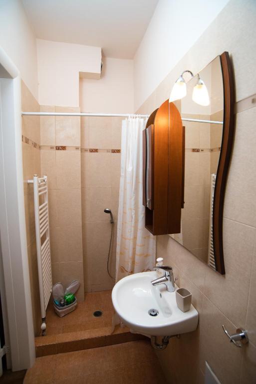 A bathroom at Villa Olympia VIP