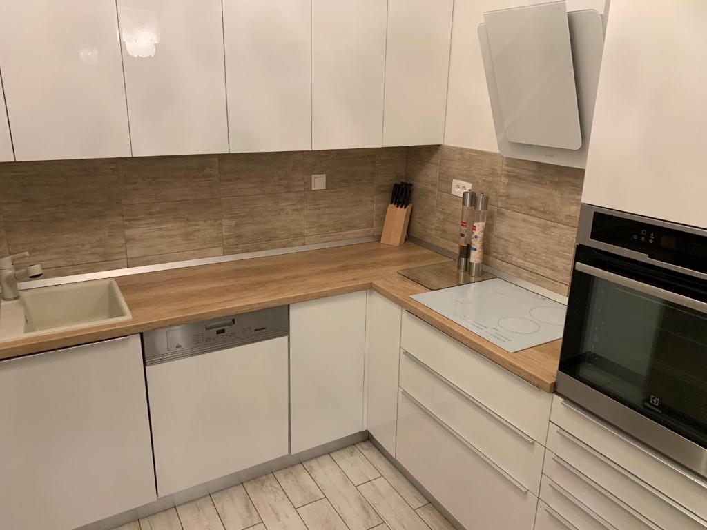 Kuchyňa alebo kuchynka v ubytovaní Apartment Relax whit big terrace 170m2 Near the best Beach in City