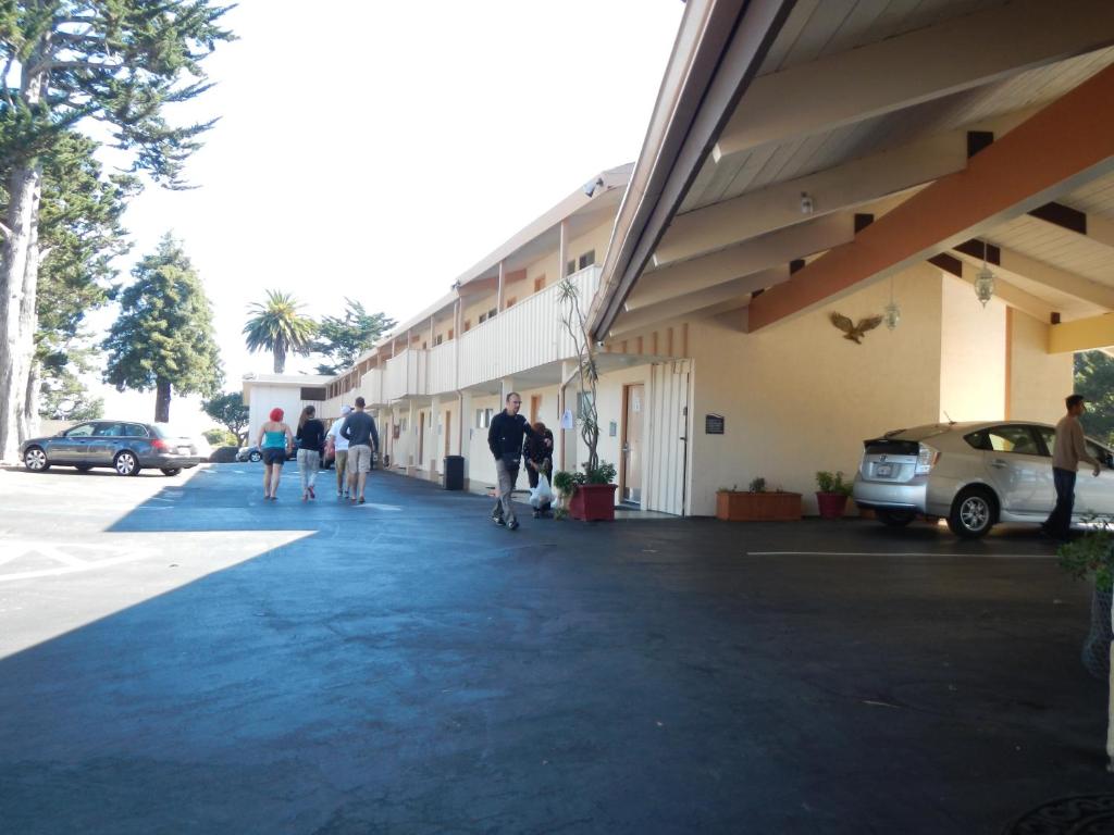 Americas Best Value Presidents Inn on Munras photo