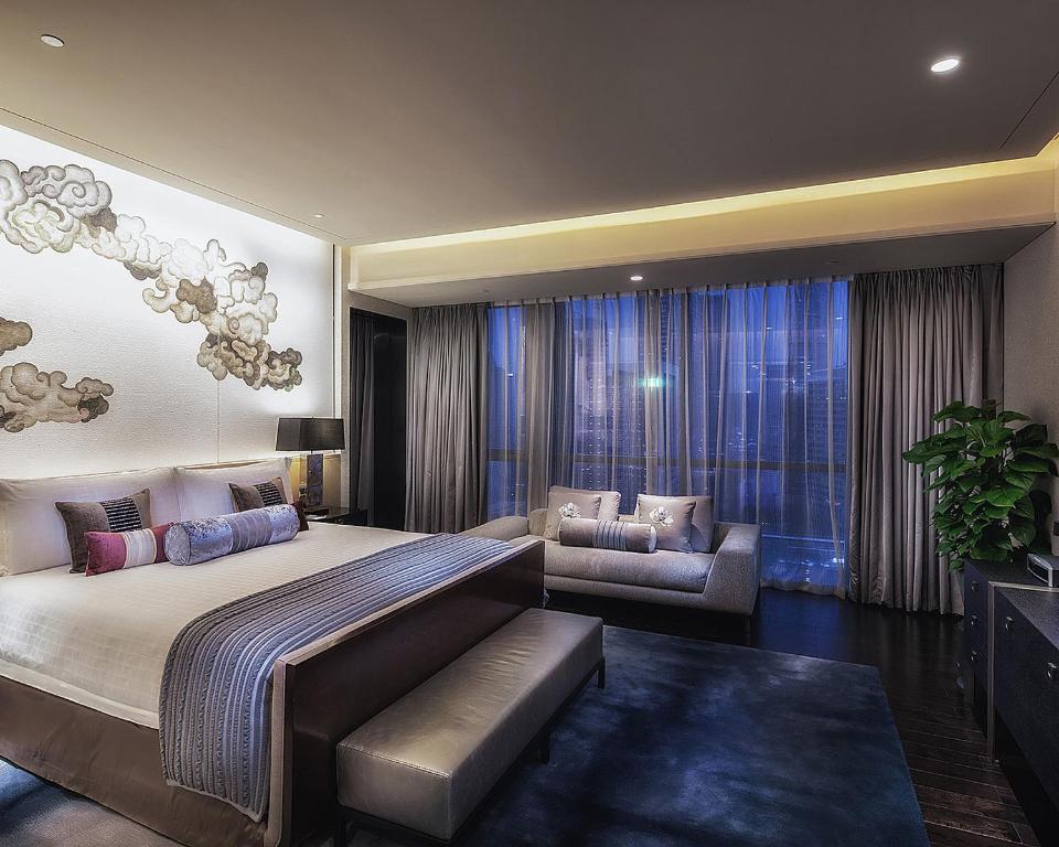 Postel nebo postele na pokoji v ubytování Four Seasons Hotel Shenzhen