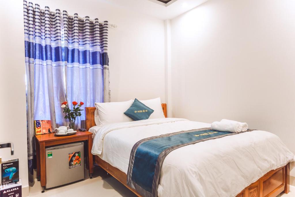Postel nebo postele na pokoji v ubytování Vip House Hoi An Homestay