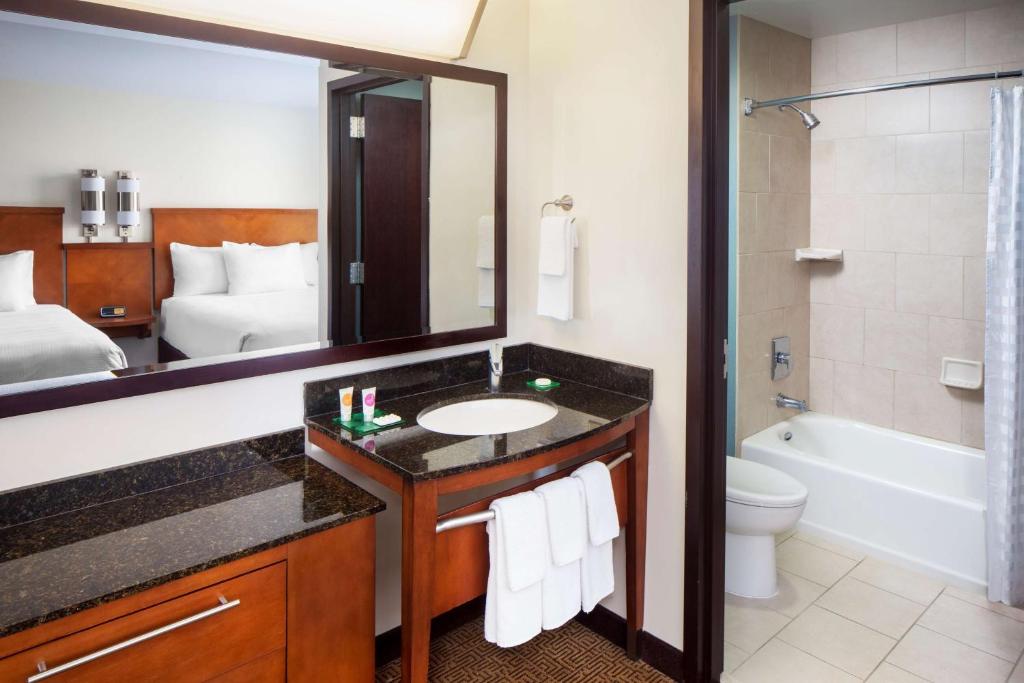 Koupelna v ubytování Hyatt Place Phoenix/ Mesa