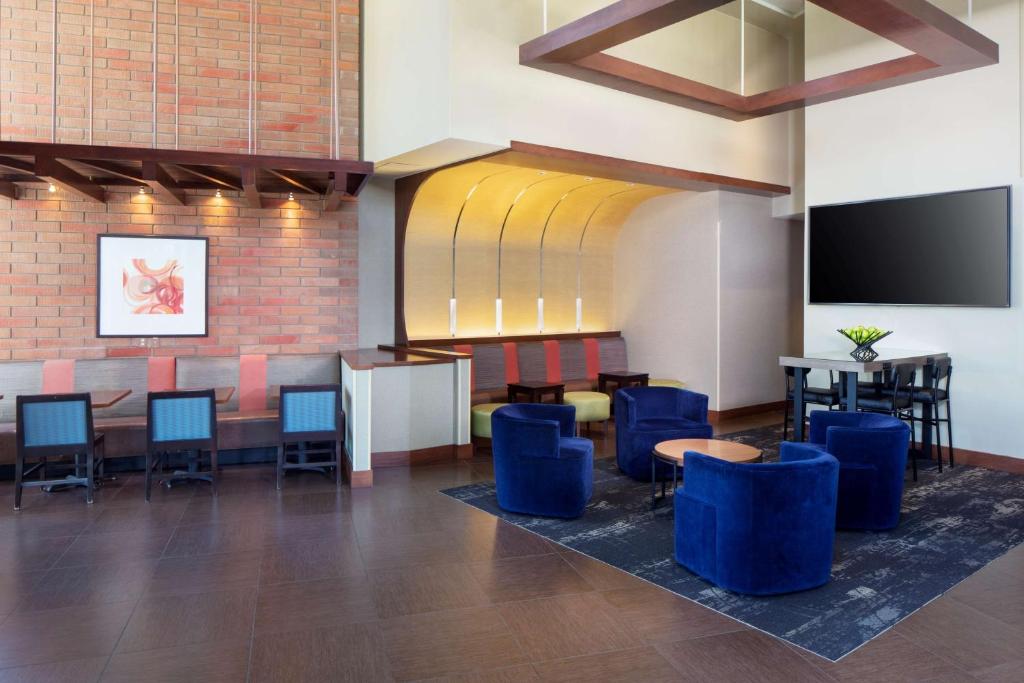 TV a/nebo společenská místnost v ubytování Hyatt Place Phoenix/ Mesa