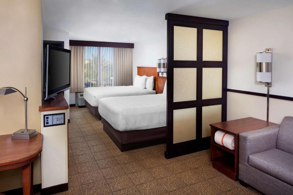 Postel nebo postele na pokoji v ubytování Hyatt Place Phoenix/ Mesa