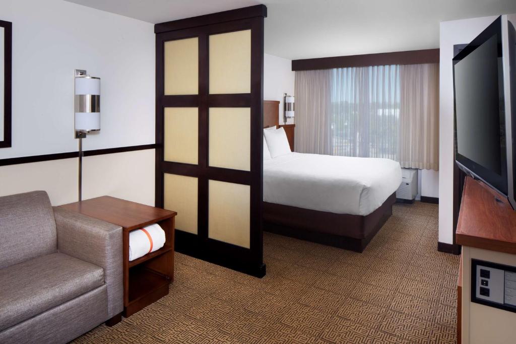 TV a/nebo společenská místnost v ubytování Hyatt Place Phoenix/ Mesa