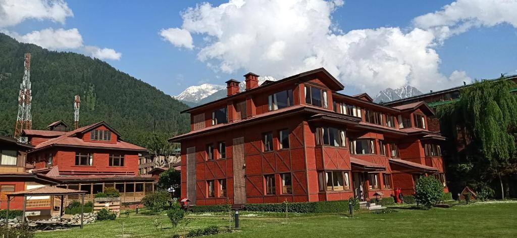 Nespecifikovaný výhled na hory nebo výhled na hory při pohledu z hotelu