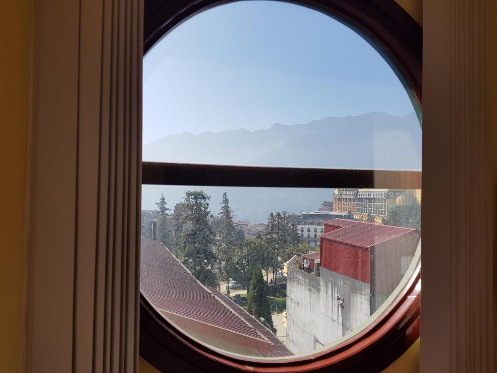 Nespecifikovaný výhled na hory nebo výhled na hory při pohledu z hotelu