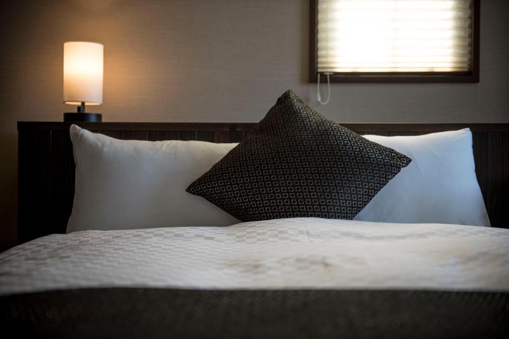 Postel nebo postele na pokoji v ubytování Hotel ZIZI Kyoto Gion