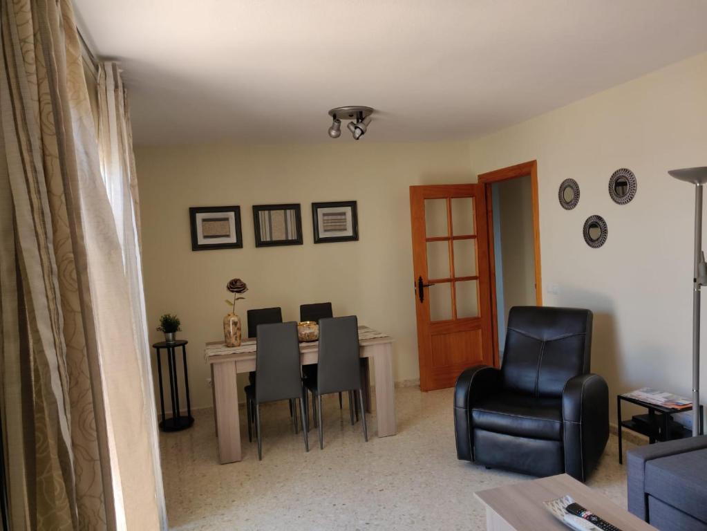 Posezení v ubytování ÁTICO VISTAMAR penthouse with views