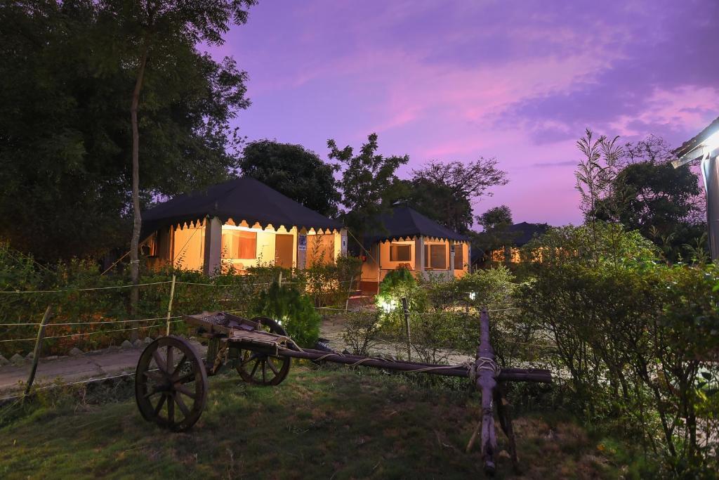 Zahrada ubytování Camp Serai Tiger TADOBA