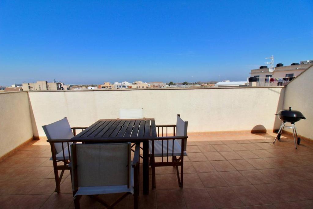 Balkón nebo terasa v ubytování Delta Ebre terraza. A 950 m de L'Ebre, WIFI. Locamar Appt Paula