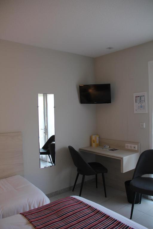 Hôtel Saint Louis - Triple Room With Bath
