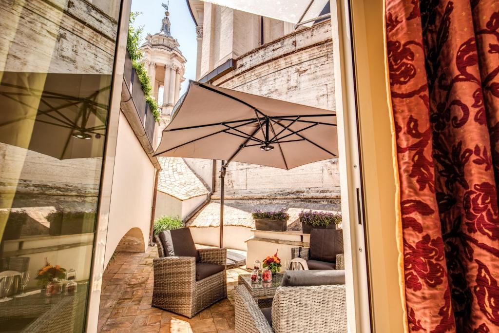 Balkón nebo terasa v ubytování Eitch Borromini Palazzo Pamphilj