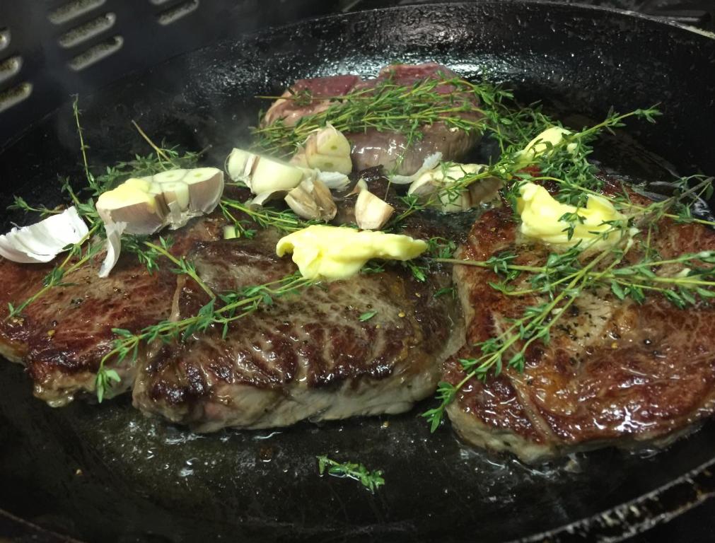 ホテルの敷地内または近くでの食事または食べ物
