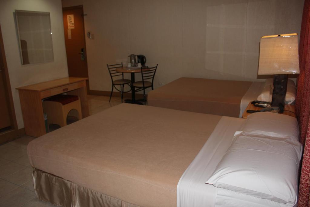 Postel nebo postele na pokoji v ubytování Elegant Circle Inn