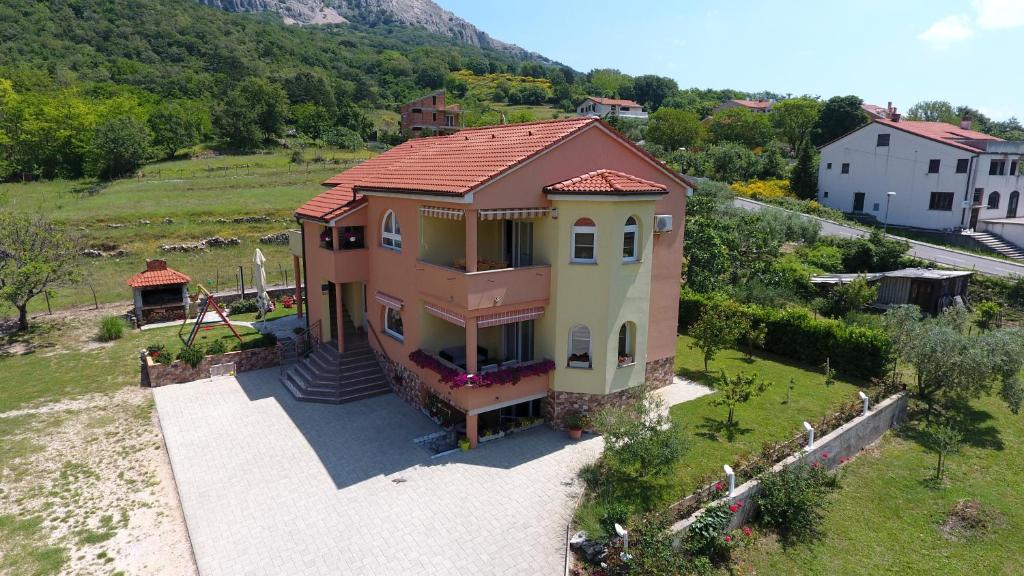 an overhead view of a house with at Apartment Medved in Baška