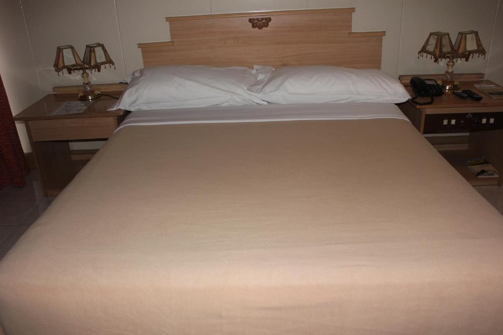 Postel nebo postele na pokoji v ubytování Elegant Circle Inn