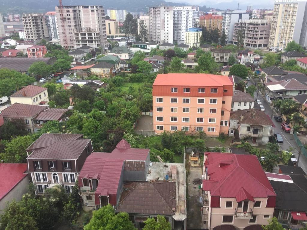 Nespecifikovaný výhled na destinaci Batumi nebo výhled na město při pohledu z hotelu