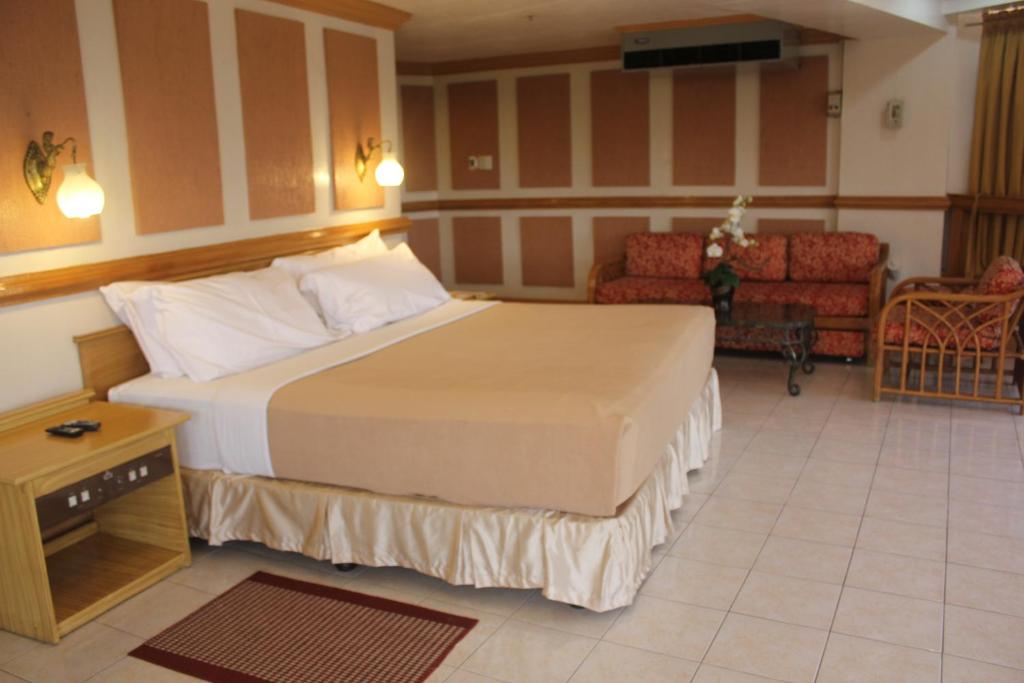 Postel nebo postele na pokoji v ubytování Elegant Circle Inn